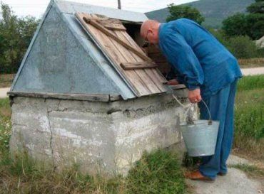 В курортном поселке Поляна люди уже 40 дней живут без воды