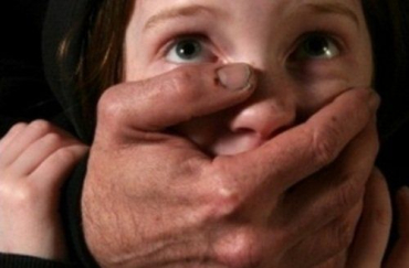 В Мукачево отец пытался изнасиловать 16-летнюю дочь