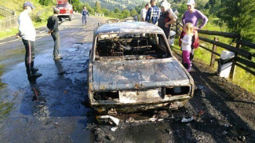 В результате пожара почти полностью уничтожен автомобиль ВАЗ -2015