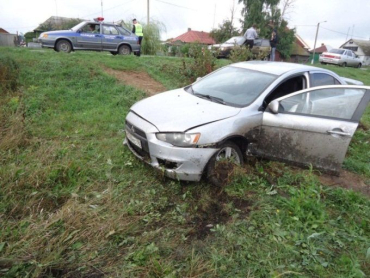 В Ужгороде автомобиль на скорости съехал в кювет и едва не перевернулся
