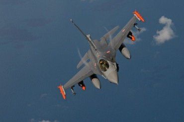 Турецкие истребители F-16 сбили самолет Су-24 на границе с Сирией