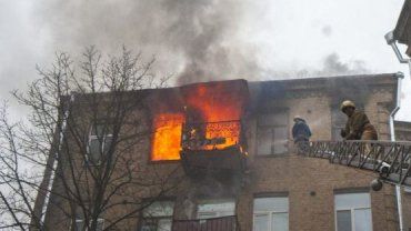 В Закарпатье на пожаре пожарные спасли от гибели человека