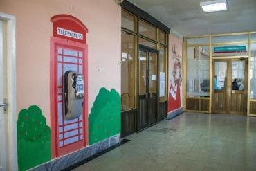 В ужгородской детской больнице оформили помещение, чтобы дети не скучали