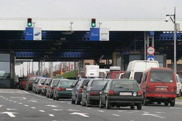 На КПП Ужгород образовались километровые очереди автомобилей