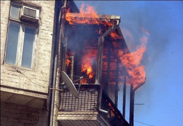 В Ужгороде произошел пожар в многоэтажке на улице Станционная