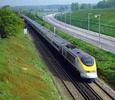 В Венгрии прекращено движение международных поездов с беженцами