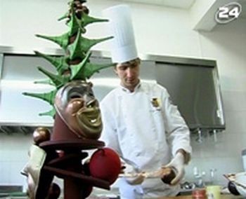 В Ужгороде сотворили 10-ти килограммовую шоколадную елочку