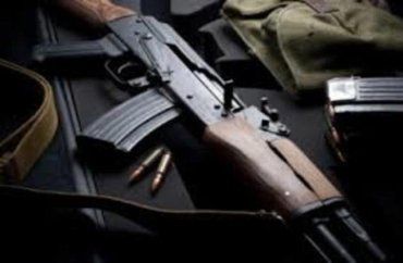 Правоохранители изъяли автомат Калашникова, четыре пистолета-пулемета