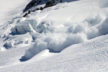 Возможно схождение снежных лавин в Карпатах даже при незначительных нагрузках