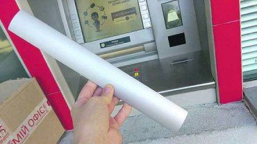 Деньги "застревают" за замаскированной панелью любого банкомата