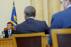 Янукович готов уволить глав семи областей и Севастополя