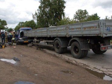 ДТП в России: прицеп от фуры разорвал маршрутку