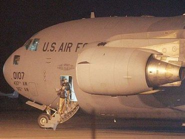 В пражском аэропорту "Рузине" аварийно сел военный самолет США