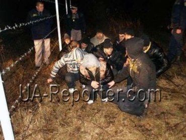 В Румынию через Тису бежали 12 нелегалов, всех поймали