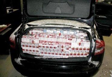 Гонщик-контрабандист попался с 1300 блоков сигарет
