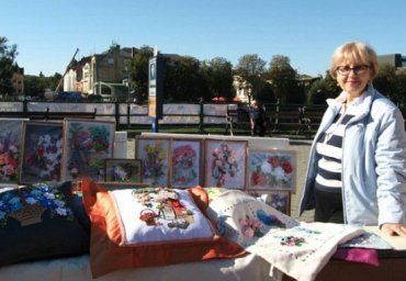 У пенсіонерки з Ужгорода Ольги Дудаш нове хобі – вишивка картин