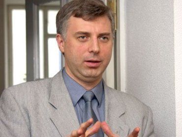 Яценюк анонсував звільнення кількох міністрів, у т.ч. закарпатця Сергія Квіта.