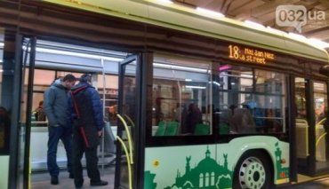 Електробус від "Електрону" і здатний перевозити одночасно 100 пасажирів.