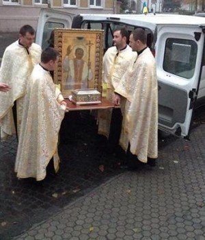 Мощі Папи Римського Івана Павла II прибули в Мукачево