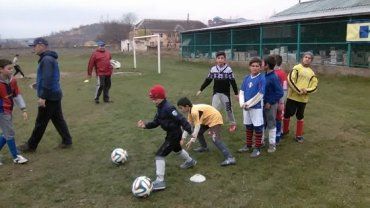 У Мукачеві циганчат навчали справжньому футболу.