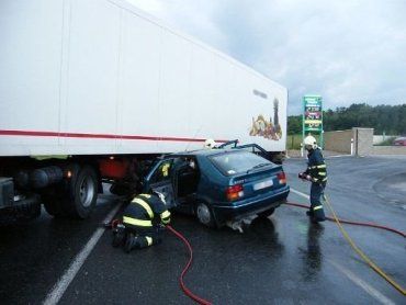 ДТП в Чехии: Renault заехал под камион DAF