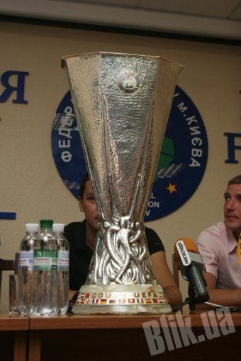 Кубок УЕФА приехал в Киев