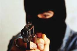В Ужгороді озброєне злочинне угрупування пограбувало декілька квартир.