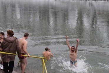 Відкриття зимового сезону купання "модржів" анонсували в УжНУ.