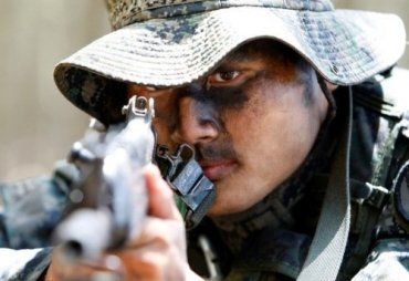 Бойцы южнокорейских десантников на учениях
