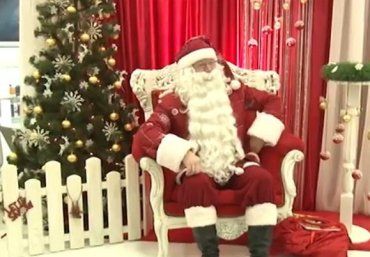 Ужгородців аж до Нового року розважатиме Санта Клаус