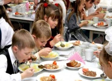 В Ужгороді на обіди школярам і дошкільнятам передбачено майже 9 млн грн