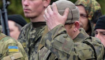 Військкомати активно запрошують українців вступати в армійські ряди.