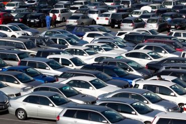 В Україні вдвічі скакнули продажі російських автомобілів.