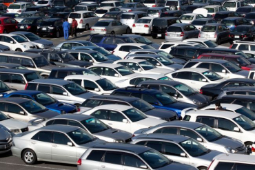 Ціни на автомобілі після девальвації почали рости дуже швидко.