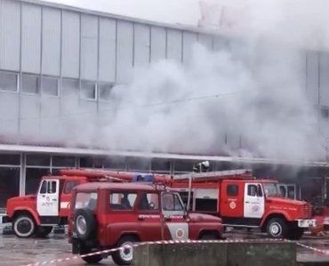 Торговий центр "Україна" в Ужгороді згорів вщент.