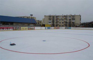 Сезон зимових розваг на ковзанці "Ice Land" в Ужгороді завершився.