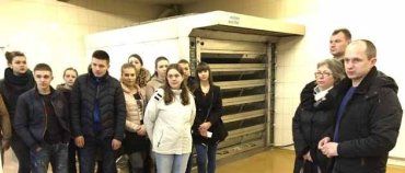 Студенти Свалявського технічного коледжу у міні-пекарні у чеській Тибаві.