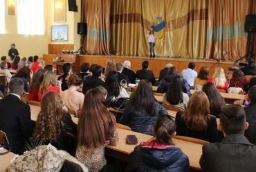 Свято вручення дипломів в Ужгородському торговельно-економічному коледжі.