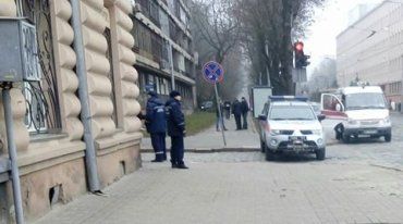 Під будівлею СБУ у Львові знешкодили саморобний вибуховий пристрій.