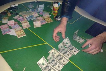 Закарпатські правоохоронці викрили підпільне казино.