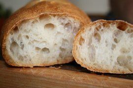 На Закарпатті буханець хліба вартує близько 14 гривень.
