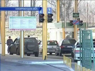 Угорщина на кордоні із Закарпаттям вводить обмеження на рух транспорту.