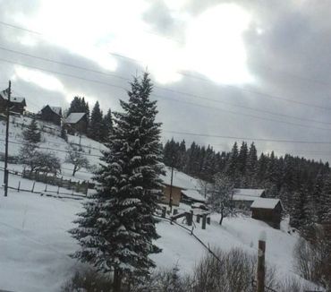 Україну замело снігом.