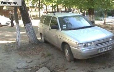 В Ужгороді авто з луганськими номерами сполохало громадян.