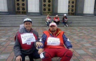 Закарпатський активіст Сергій Волошин голодує в Києві.
