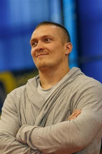 Олександр Усик відвідав відкриття Чемпіонату України з боксу в Ужгороді.