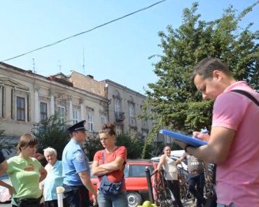 Продавці «з землі» в Ужгороді погрожують навіть міліції