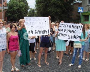 В Ракошино люди более суток блокировали международную трассу Киев-Чоп