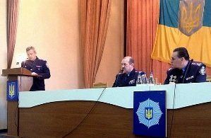 В Ужгороді представили нових районних ставлеників міліції.