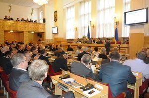 Народні обранці Закарпаття думають над кандидатурою нового голови обласної ради.